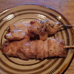 横浜鳥ぎん みなとみらい店 - ふりそで（奥）とせせり（手前）