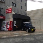 ラミステール - お好み焼き屋が目立ちますが、前に車の停まっている黒っぽいお店です