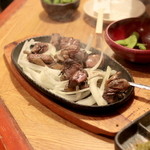 闘鶏 - もも 炙り焼 (800円)  '14 3月上旬