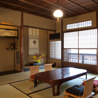 2階の個室です。
                                          ご利用ご希望の際はお電話ください。