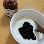 共済農場ふらのジャム園 - ヨーグルトにのせて食べました
