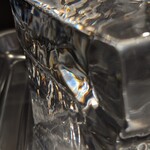 MISO - 常温で、準備万端。
      美しい氷。    この大きさで、ほんの数杯しかつくられないらしい
