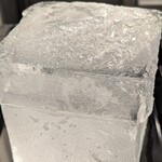 MISO - 冷蔵庫から、出したての氷。