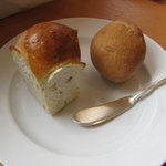 ラ サントゥール - オレガノパンと麦芽パン