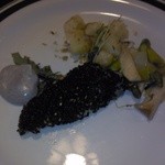 IVY - 真鯛の黒ゴマポワレ