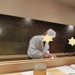 いわ橋 - 手際良い大将。キレイな包丁です。