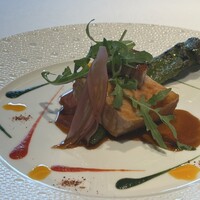 RESTAURANT PRUNIER - 岩中豚のロースト　
                    　赤ピーマンのクーリ、バジリコ、
                    　チョリソーソーセージのオイル 万願寺甘とうのマリネ