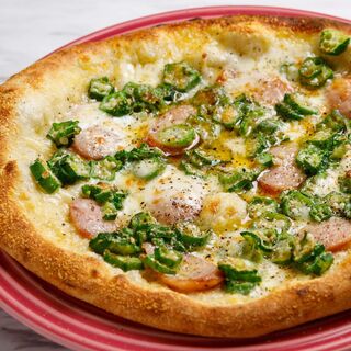 チーズとろ～りオクラとソーセージの塩ピザ