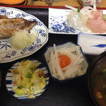 Numadate Shokudou - 焼魚定食なのに刺身も付いてました。焼魚は八戸らしく、鯖です。チンです。600円です。