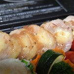 キッチン ブルー グローブ - ガランティーヌの真ん中はチーズ、はちみつ梅ソースが掛かっている