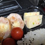 キッチン ブルー グローブ - 奥は弁当定番のテリーヌ