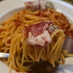 キッチン ブルー グローブ - 生ハムを乗せて