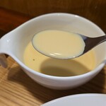 キッチン ブルー グローブ - コーンスープで箸休め