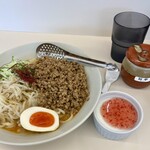 麺屋 志和家 - 8,9月限定麺　冷やし担々麺！デザートが付きます。これは、杏仁豆腐　ストロベリー。