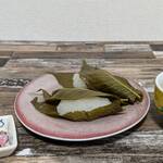 琴きき茶屋 - 道明寺だけのシンプル桜もち！