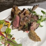 肉バルIchi - 料理写真:
                    笹塚 肉バルIchiラムチョップ。低温調理でじっくり火入れした後、炭火で香ばしく焼き上げています。イギリス産シーソルトと粒マスタードで、ジューシーな旨味をお楽しみください。