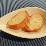 洋惣菜 亀洋 - お通し：バケット