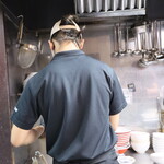 自家製麺 ら～めん かり屋 - 男の背中♪