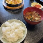 鶏ちゃん 杉の子 - ごはん、味噌汁