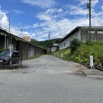 鶏ちゃん 杉の子 - 広めの駐車場