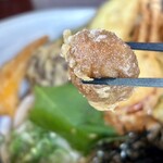 うどん工房かたつむり - 梅干しの天ぷら