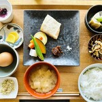 カラリト - 初日の朝食 小鉢はきんぴら と茄子の煮浸し