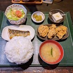 新潟肉と海鮮・50種の地酒 つるまる - 組み合わせ定食（2種）880円