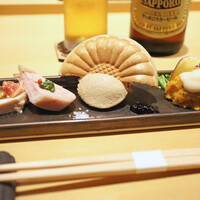 焼き鳥 茂 東桜 - 前菜（鶏ハムの粒マスタードとほうれん草のジュレのソース、鶏レバームースと最中、岩塩とブルーベリージャムで、さつま芋と南瓜のサラダ）