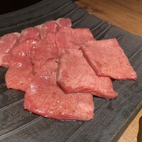 和牛とタン 焼肉 とみ 新橋本店 - 