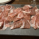 バール　コラヴェ - 絶品！3年熟成ハモンイベリコ（生ハム）