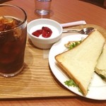 シアトルズ・ベスト・コーヒー - ちょっと早めの昼食。
いただきます。(´◡`๑) 