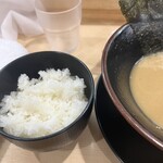家系ラーメン 薩摩家 - ライス　少なめ