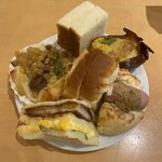 ブーランジェリ･エ･カフェ　オブジェ - 食べ放題1巡目♡栗とさつまいも♡カツサンド♡ ローズマリーとチーズのホワイトソーセージ♡オニオンソーセージ♡牛乳食♡