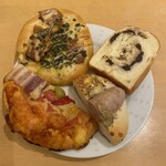 ブーランジェリ･エ･カフェ　オブジェ - 2巡目♡オーナーの気まぐれピッツァ♡ ローズマリーとチーズのホワイトソーセージ♡スペシャルチョコレート♡ネギ味噌ベーコン♡