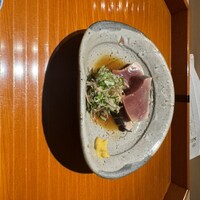 日本料理いまい - カツオのたたき。分厚いにも関わらず繊細な味を楽しめます。