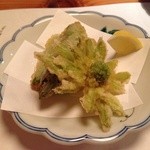 一花 - ふきのとうとアスパラのてんぷら、塩で頂きました