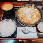 とんかつ・トンテキ たつまきや - カツ煮陶板定食（2000円）