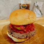 +costom - パティ180グラム、トッピングはトマト、ピクルス、粒マスタードとライトな感じで。ソースは「オニオンケチャップソース」