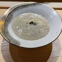 一宇 - 鮑の摺流し、下には肝で和えた素麺