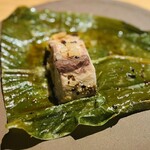 カラリト - カンパチでした！ 上に刻んだパイナップルジャム