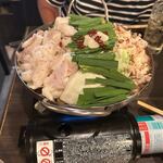 焼肉ホルモン 龍の巣 - 最後の〆はもつ鍋です。
 