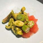 カラリト - アオリイカとオクラ 大葉のジェノベーゼ、スイカのゼリー寄せ