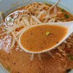 くるまやラーメン - 味噌ラーメン800円。半ライス無料