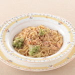 モッチモパスタ - サーモンとほうれん草の明太子カルボナーラ　９５０円