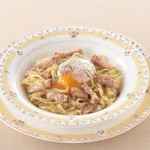 モッチモパスタ - ふわとろ半熟卵のカルボナーラ　９５０円