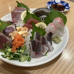 スタンドふじ 本店 - 名物魚盛り980円