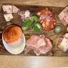 ワインの酒場。ディプント - お肉屋さんのシャルキュトリー盛り合わせ