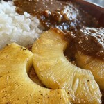びっくりドンキー - パインカリーバーグディッシュS¥1170内　カレー味のソース
