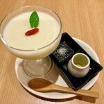 丸仙食堂 - 手作り塩杏仁豆腐（税込300円）