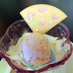 日本料理 にじ - デザート、桜のアイスクリーム。